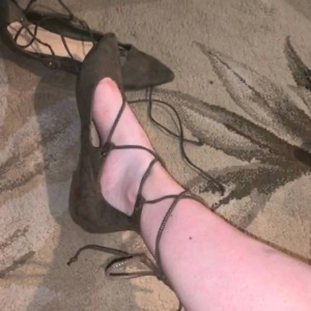 Old Navy Balletcore Woman’s Olive Suade Green Gold Hardware Tie Up Flats Size 8